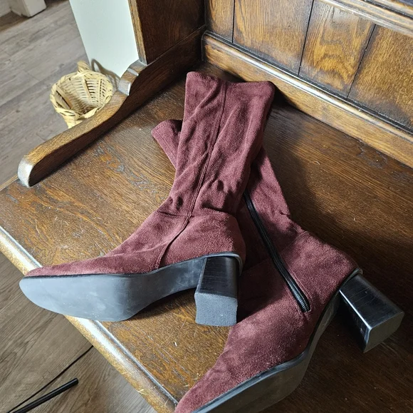 Elegant Burgundy Suede Boot Bkock Heel Side Zipper Womens Size 7. - Picture 12 of 16